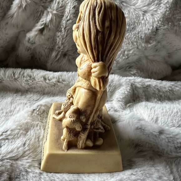 Antique mom figure  Must bundle! 3 for $10 or 4 for $15 etc - Picture 6 of 7